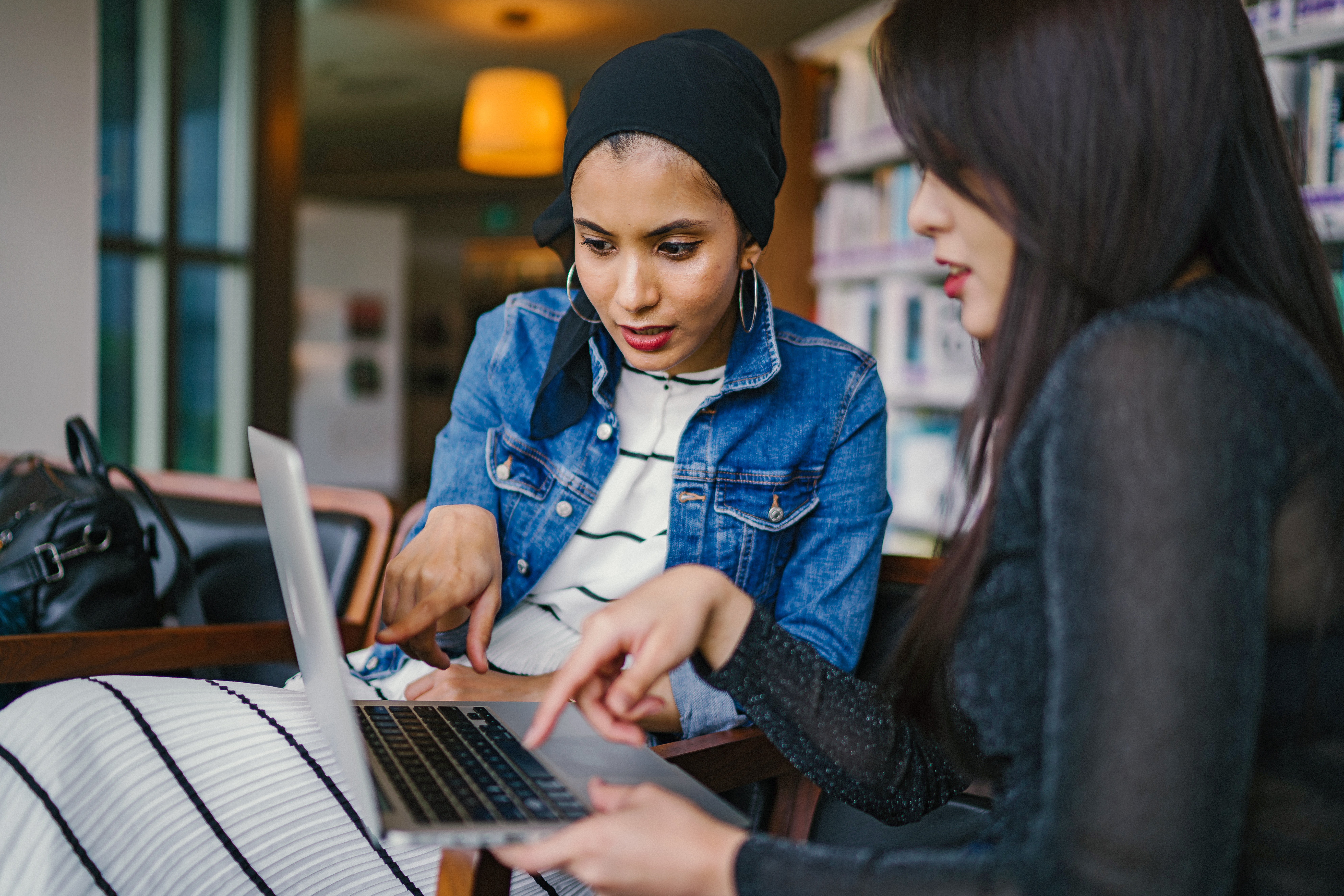 Photo of two women looking at a laptop (Credit: Photo by mentatdgt from Pexels)