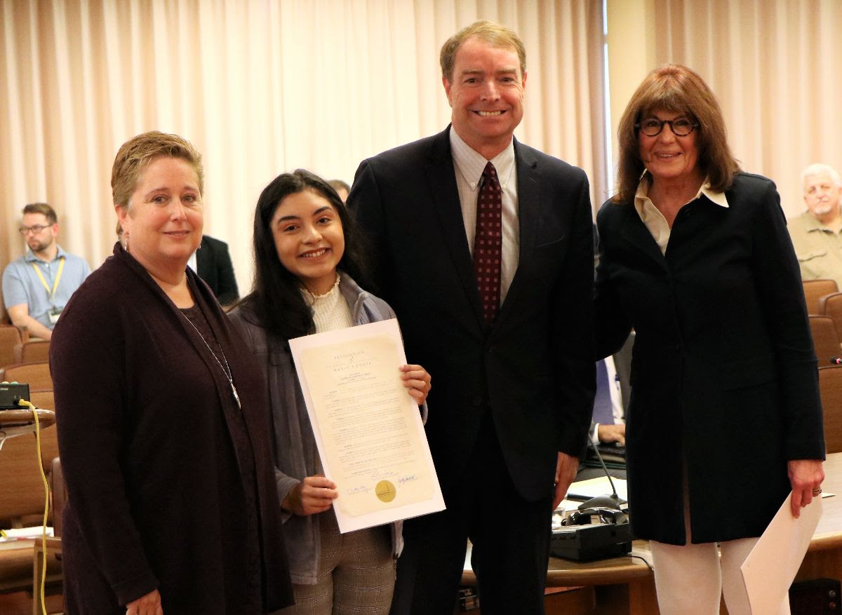 San Rafael High Senior, Vanessa Torres joins Rachel Kertz (San Rafael City Schools Trustee) and Supervisors Damon Connolly (District 1) and Judy Arnold (District 3) to receive a Marin County Board of Supervisors resolution proclaiming the week of November 17-23, 2019 as United against Hate Week and support the efforts of Not In Our Town.